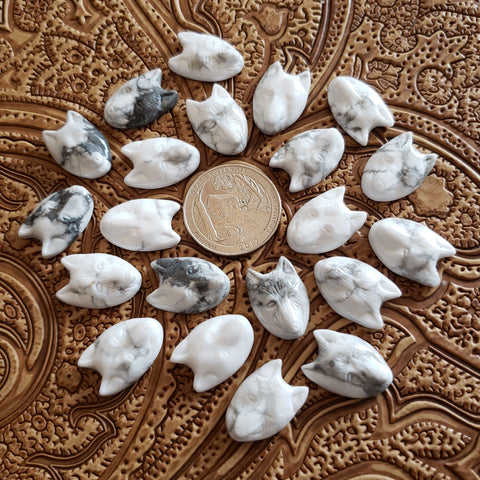 13x19mm White Howlite Carved Wolf Cabochon (1 pc)